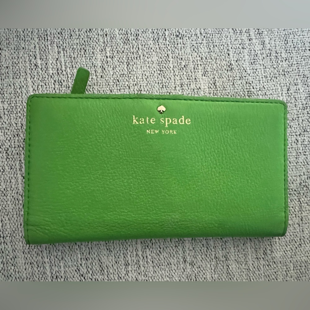 GUC Kate Spade Pebble Leather Card Wallet - Kelly Green